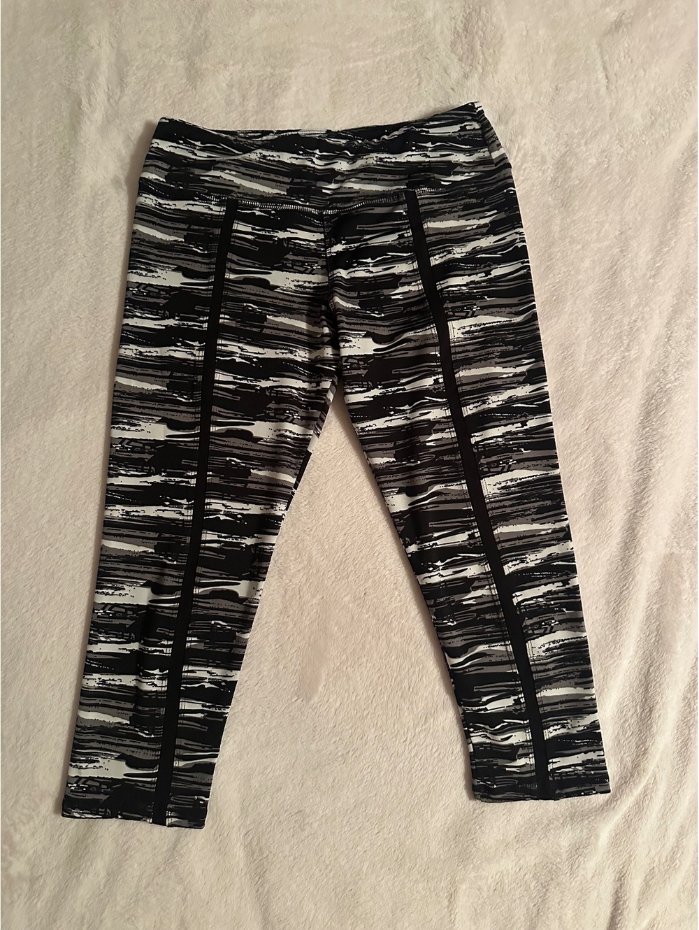 Lululemon Size 8 Leggings Black White Abstract Brushstroke Heat Wave Print